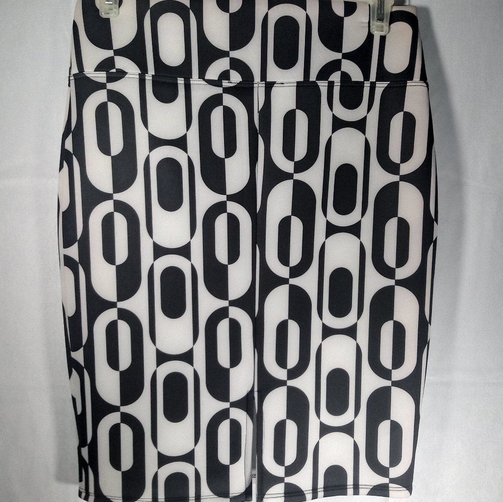 Black & White Skirt Size XL